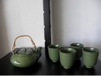 Tesæt med kande og 4 kopper - Grøn
